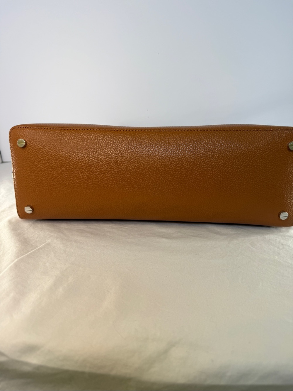 TOTEME T-Lock Medium Top Handle Bag in Tan Grained Leather - Picture 10 of 12